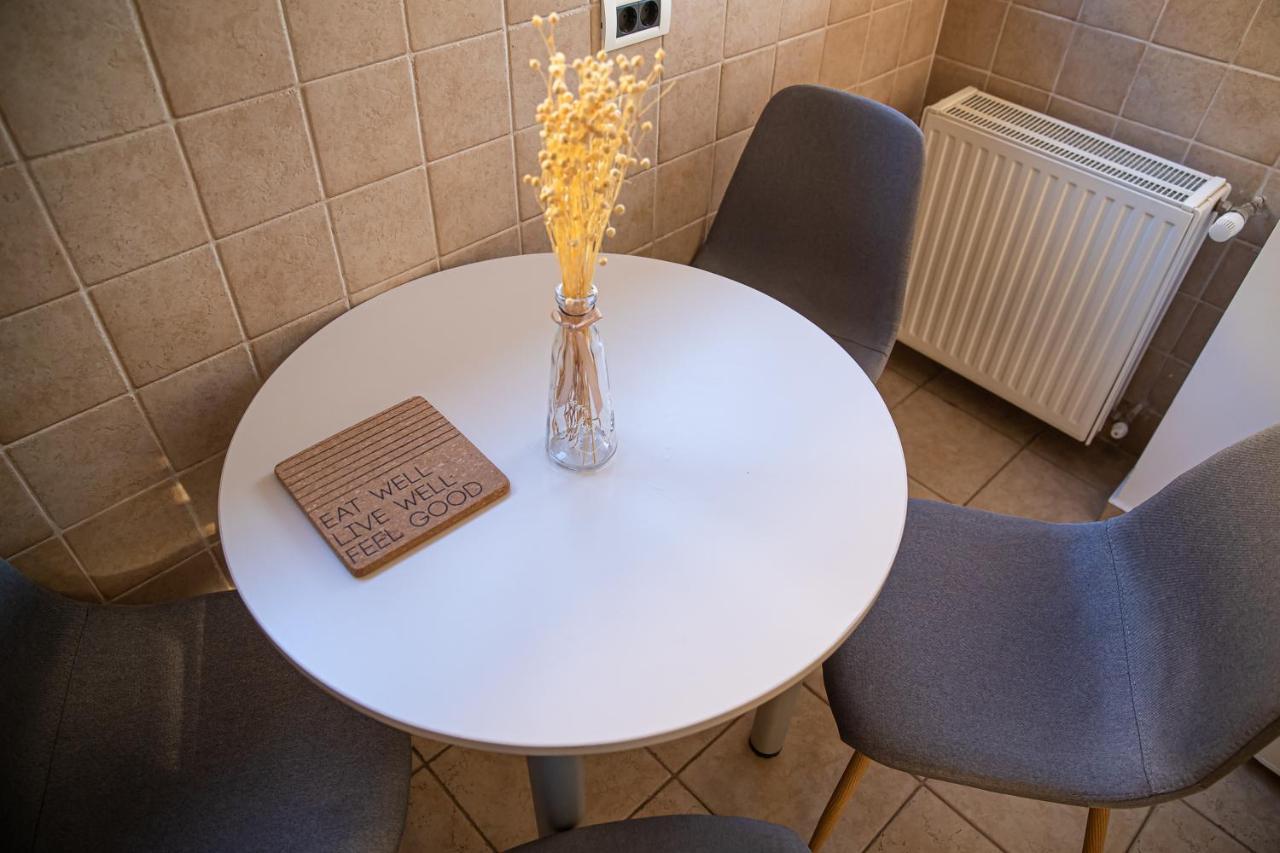 Apartament Tatu Bar&Grill Otopeni Dış mekan fotoğraf