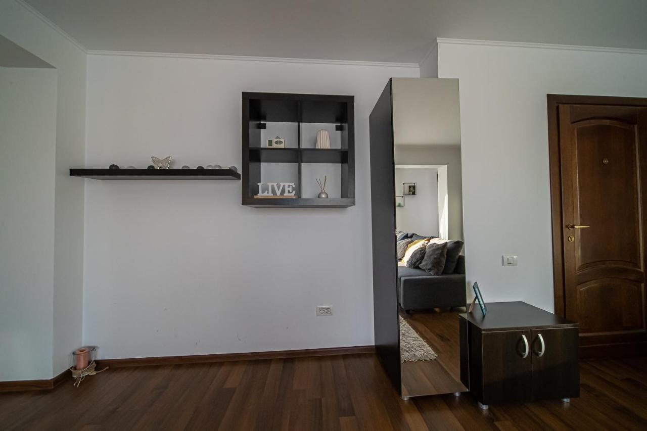 Apartament Tatu Bar&Grill Otopeni Dış mekan fotoğraf