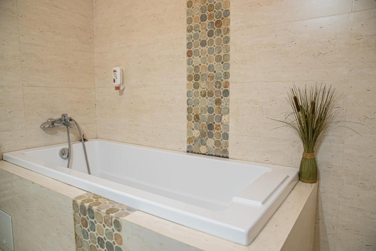 Apartament Tatu Bar&Grill Otopeni Dış mekan fotoğraf