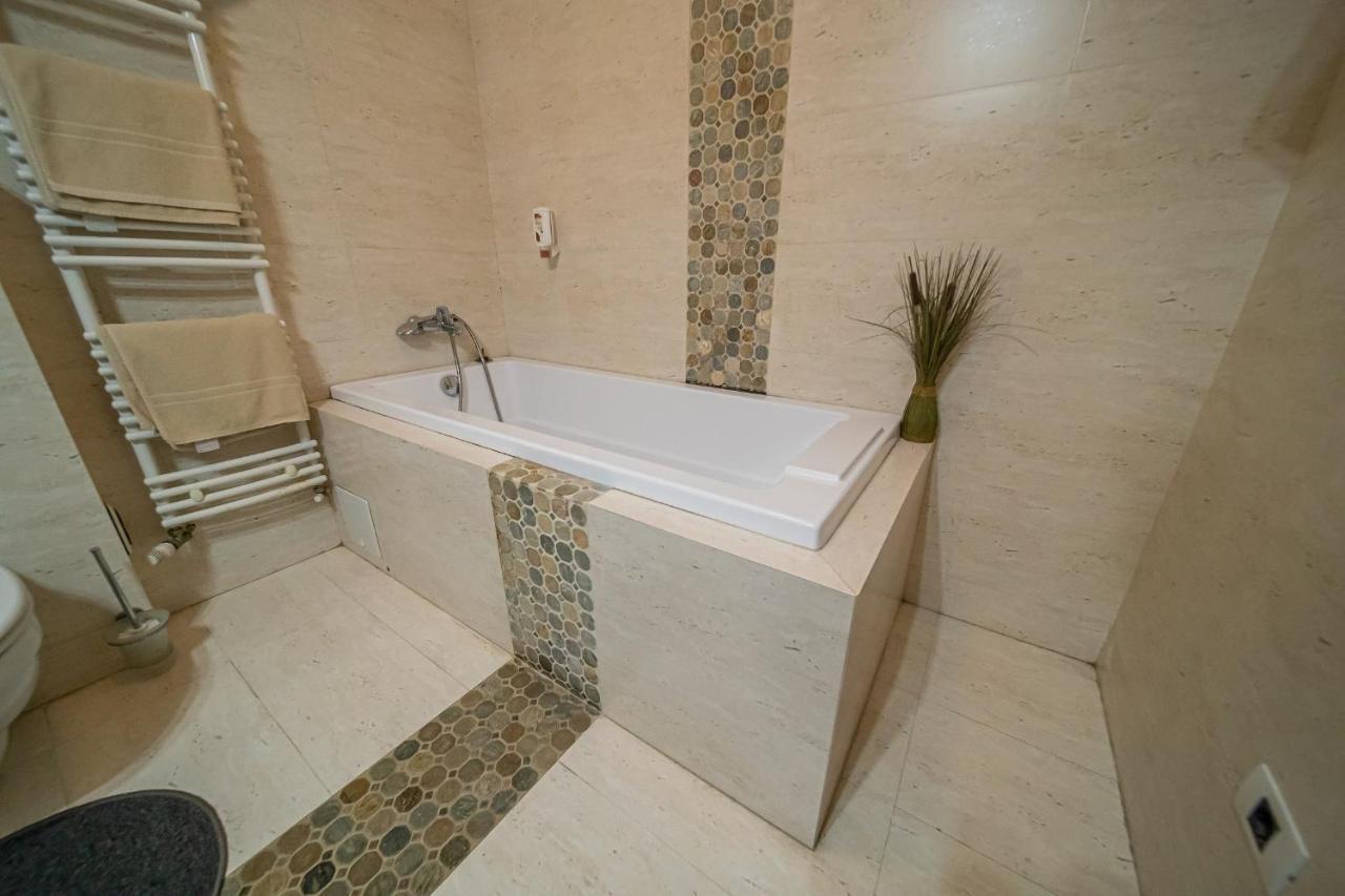 Apartament Tatu Bar&Grill Otopeni Dış mekan fotoğraf