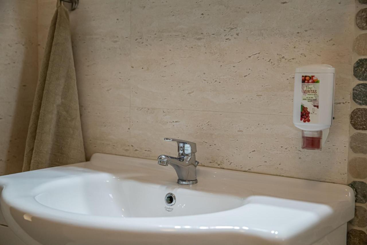 Apartament Tatu Bar&Grill Otopeni Dış mekan fotoğraf