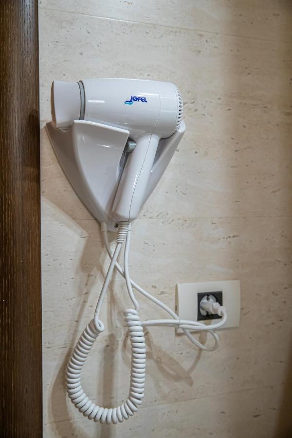 Apartament Tatu Bar&Grill Otopeni Dış mekan fotoğraf