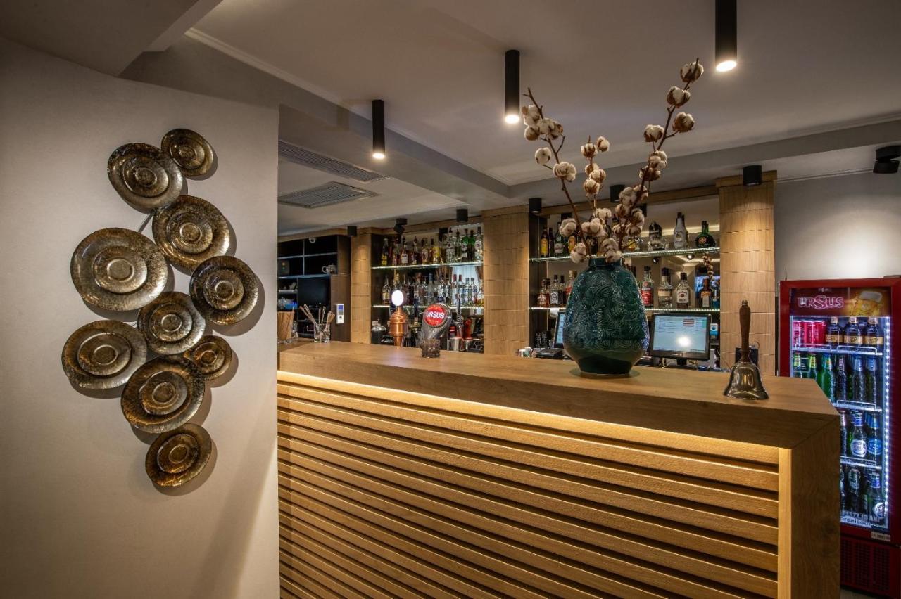Apartament Tatu Bar&Grill Otopeni Dış mekan fotoğraf